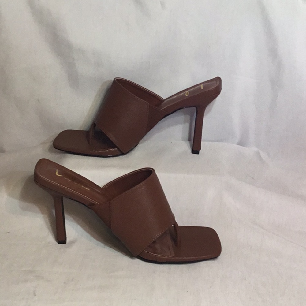 Lulus Slides - Picture 2 of 4